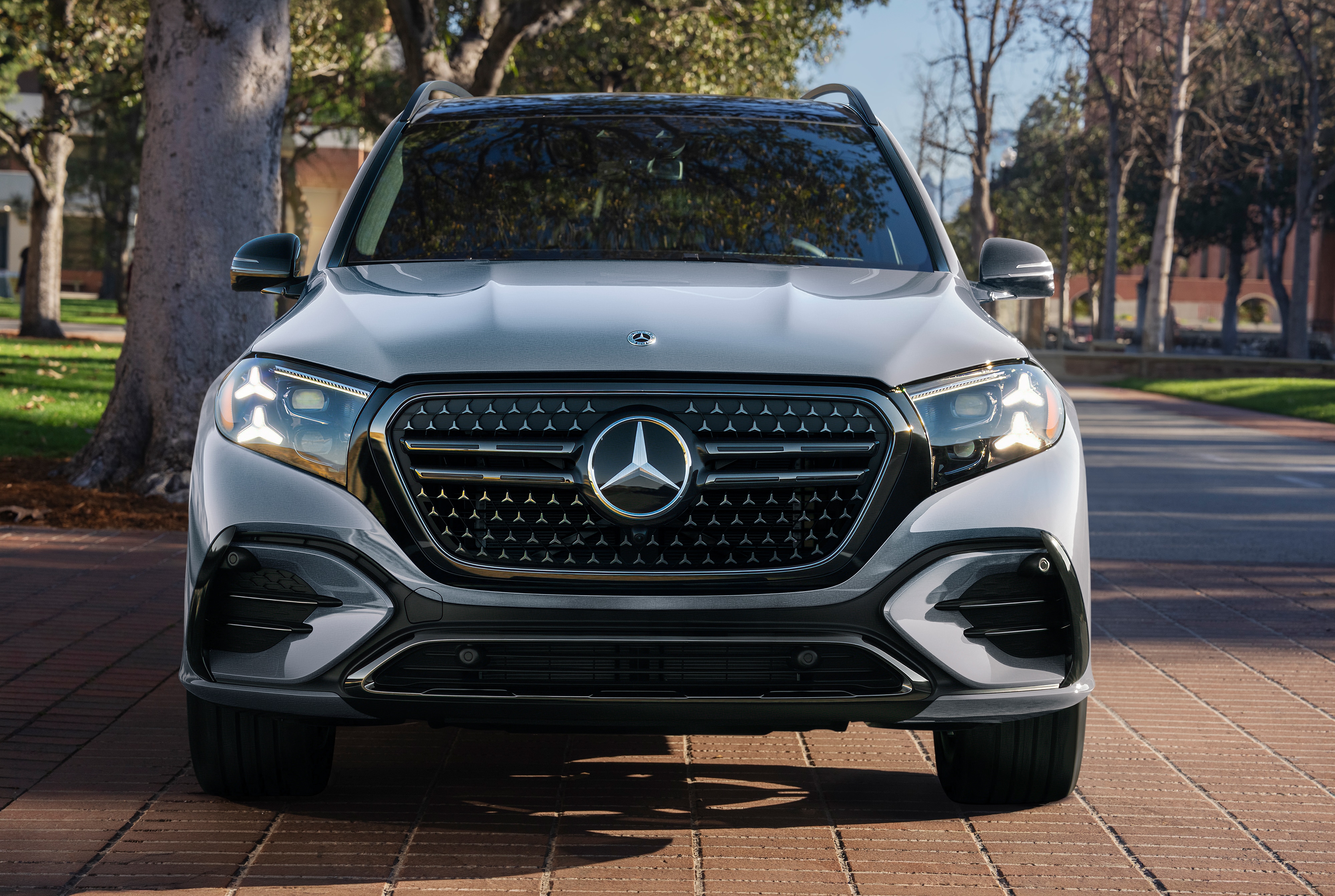 2027-MercedesBenz-GLS-5804MATIC-SUV-L01.jpg